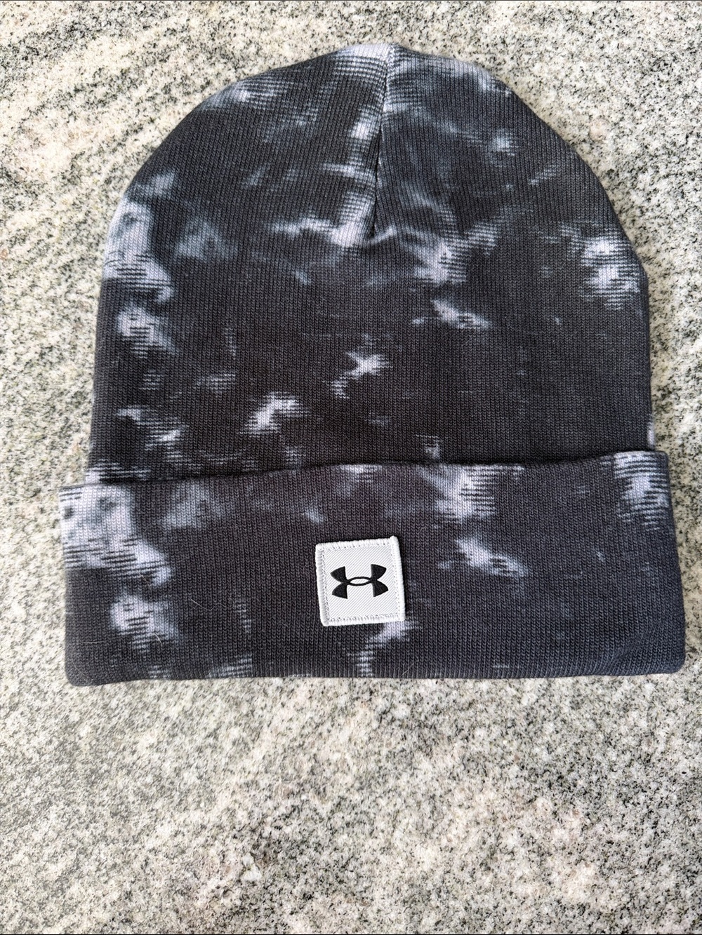 Under Armour Men’s Black & White Tie-Dye Cuffed Beanie